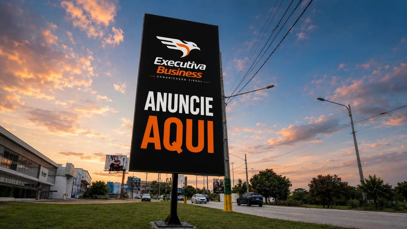 Totem da Executiva Business contra um céu de pôr do sol