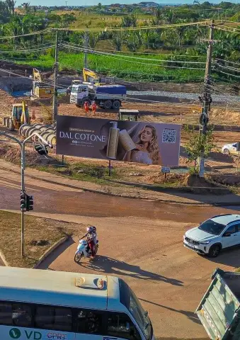 Localizado na PA 150, Semafaro entrada do Bairro Coca Cola, no bairro Nova Marabá, em Marabá – PA.