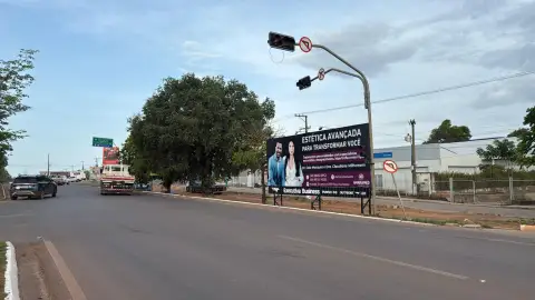 Localizado na Rodovia BR-230 (Transamazônica), no bairro Cidade Nova.