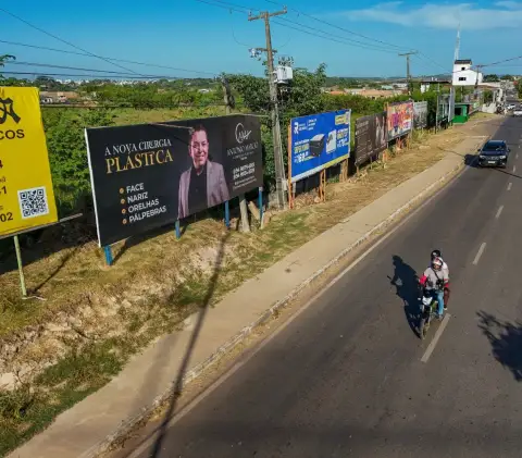 Localizado após o semáforo na Folha 33, no Núcleo Nova Marabá,