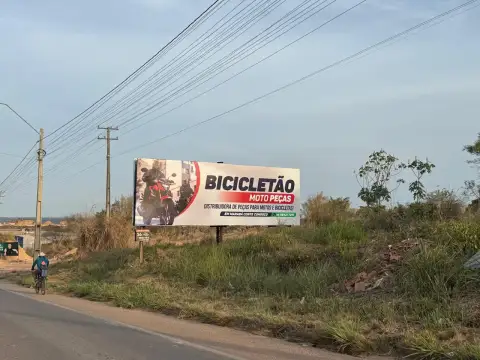 Localizado na Rodovia BR-230 (Transamazônica), próximo ao Condomínio Mirante.
