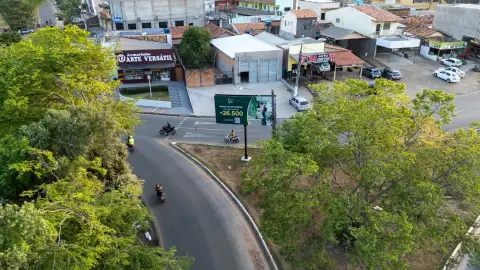 Localizado na rotatória da Folha 15, no bairro Nova Marabá, em Marabá – PA.