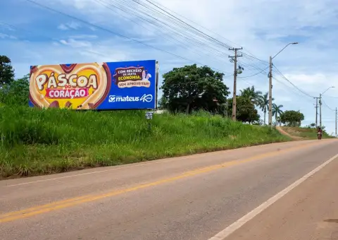 Localizado na Rodovia BR-230 (Transamazônica), no bairro Cidade Nova.