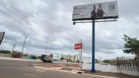 Localizado após o semáforo na Folha 33, no Núcleo Nova Marabá, em frente ao Batalhão da PM na BR-230.