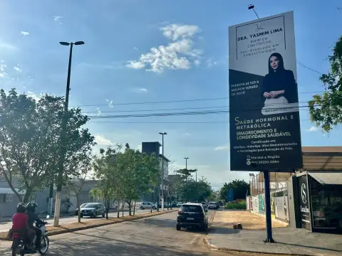 Localizado na Avenida Minas Gerais, em frente ao Colégio Adventista, no bairro Novo Horizonte.