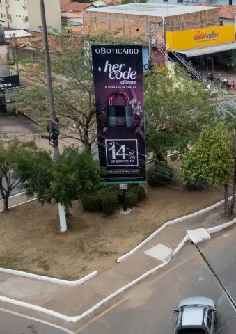 Localizado na rotatória da Av. VP-8, no bairro Nova Marabá, em Marabá – PA.